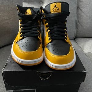 Jordan 1 Mid